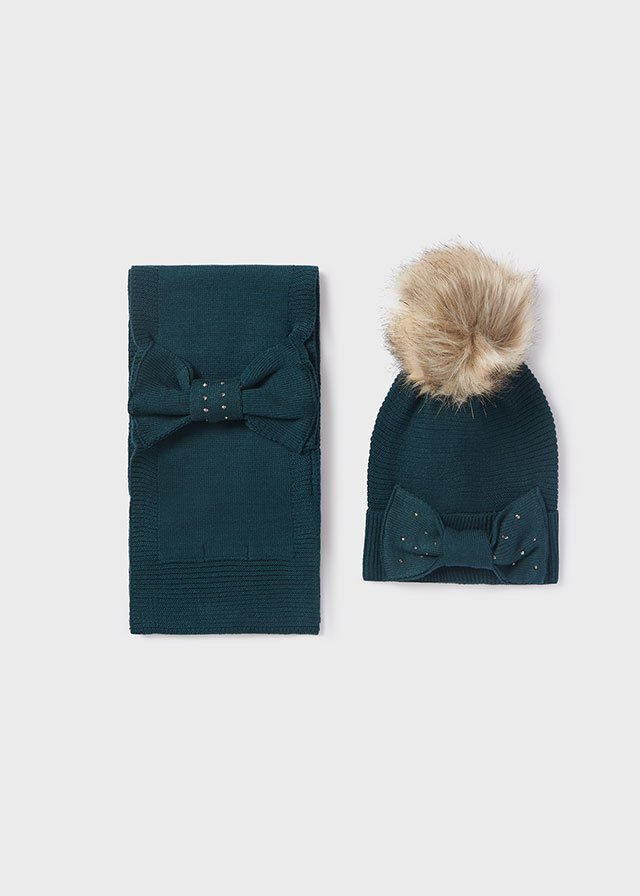 12-10342-031-L-4 Hat and scarf set girl