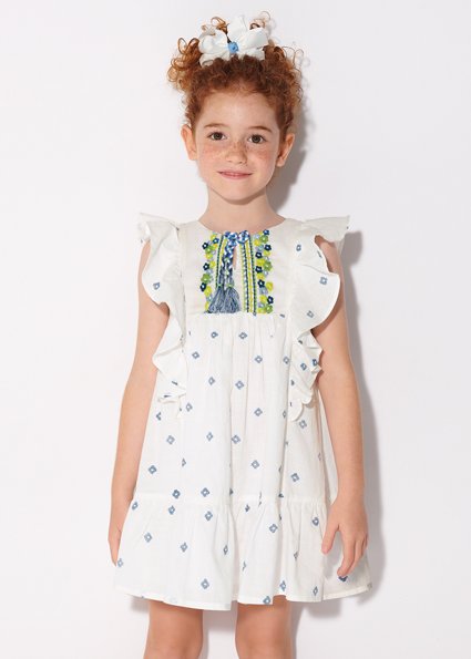 Sleeveless dress for girl. Round neckline. Made from 100% cotton fabric. Ruffled design. Decorative elements: embroidery. Dress Outside 100% Cotton Lining 100% Cotton Washing instructions