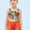ECOFRIENDS garment 100% sustainable cotton. Top with braces for girl. Floral pattern. ECOFRIENDS garment 100% sustainable cotton. Shorts for girl. Elasticated waistband for a better fit. Top Outside 100% Cotton Washing instructions Shorts Outside 100% Cotton Washing instructions