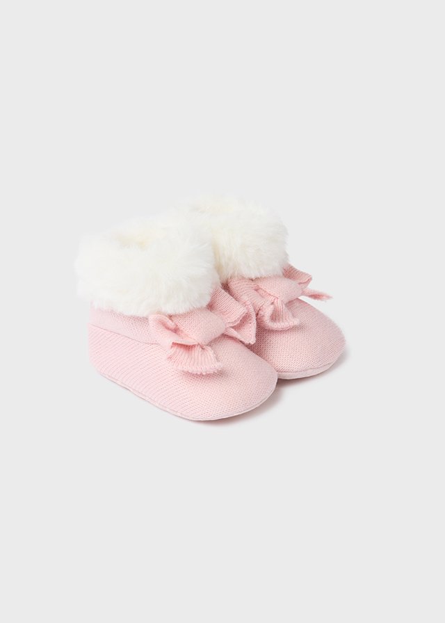 Newborn tricot and faux fur boots