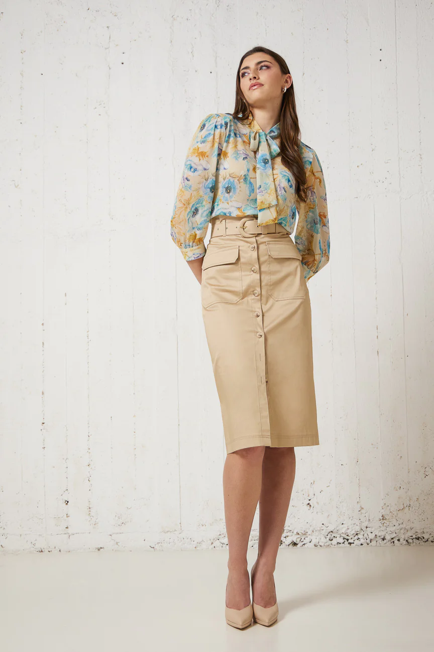 Midi skirt buttons front