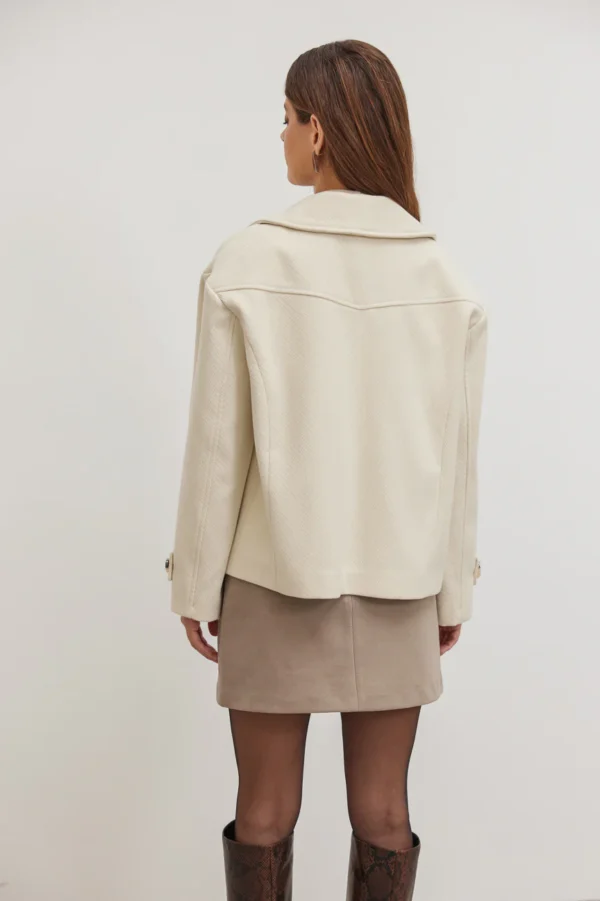 Short coat cream