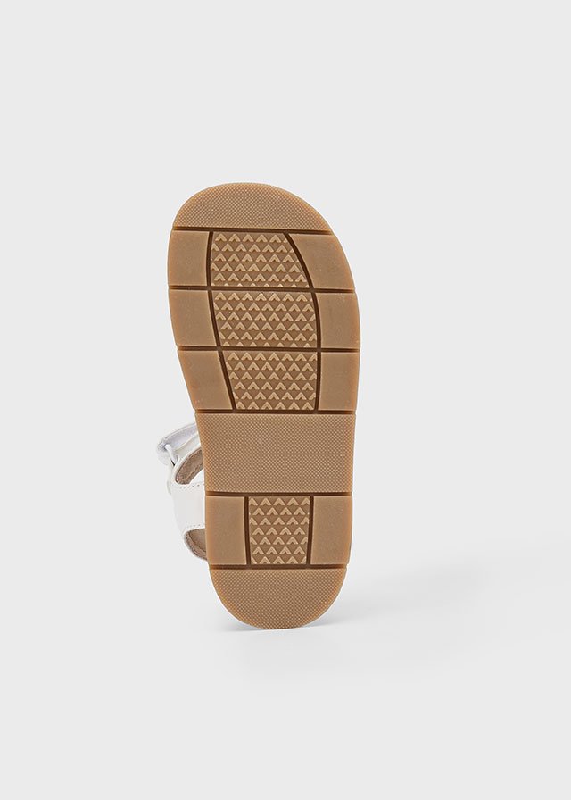Girl sandals with serrated sole