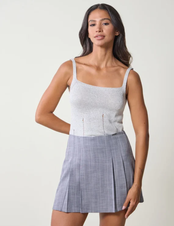 Short pants pleated