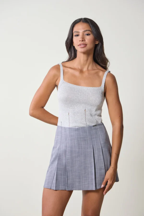 Short pants pleated