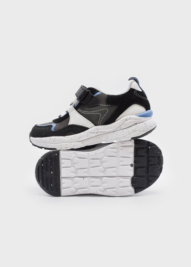 Boys thick soled trainer