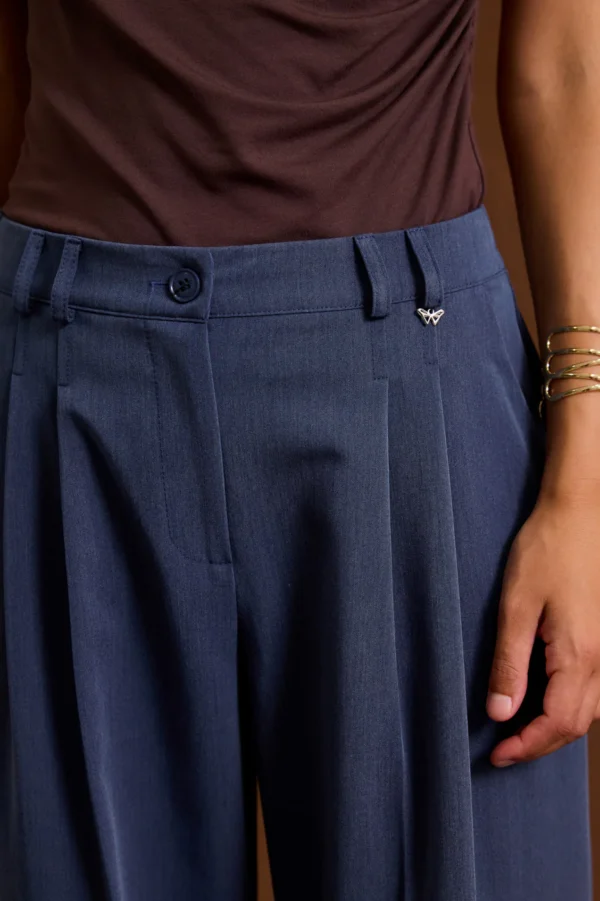 Pants pleats