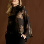 Blouse wide sleeves
