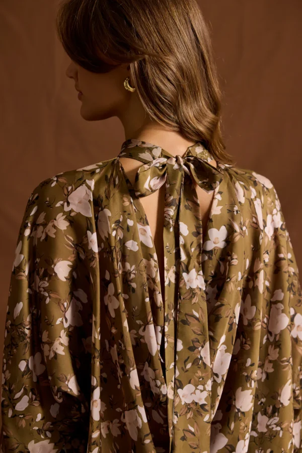 Blouse drape shape