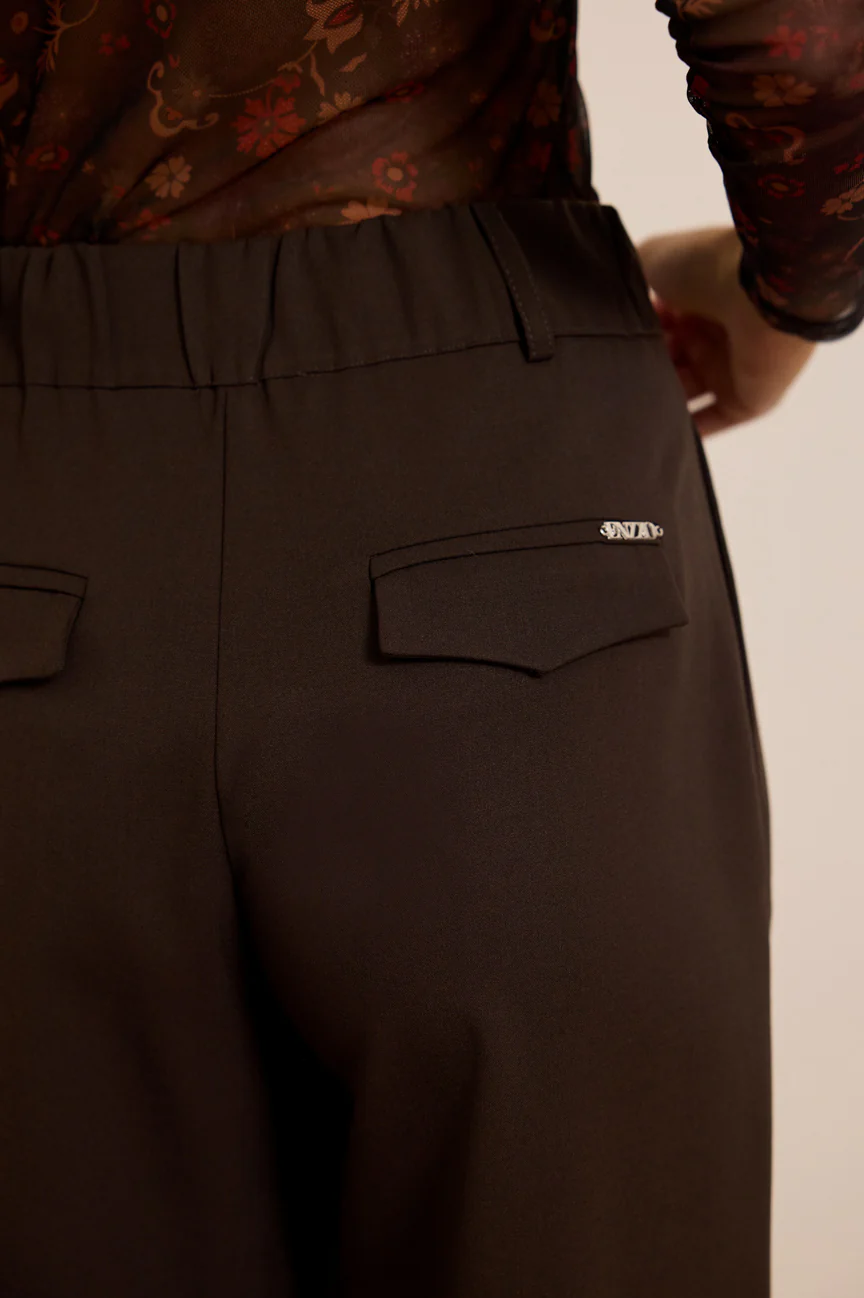 Wide pants pocket back