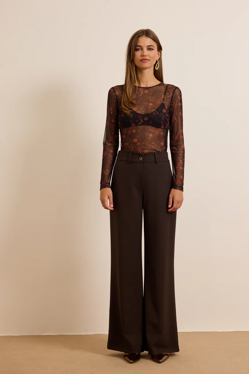 Wide pants pocket back