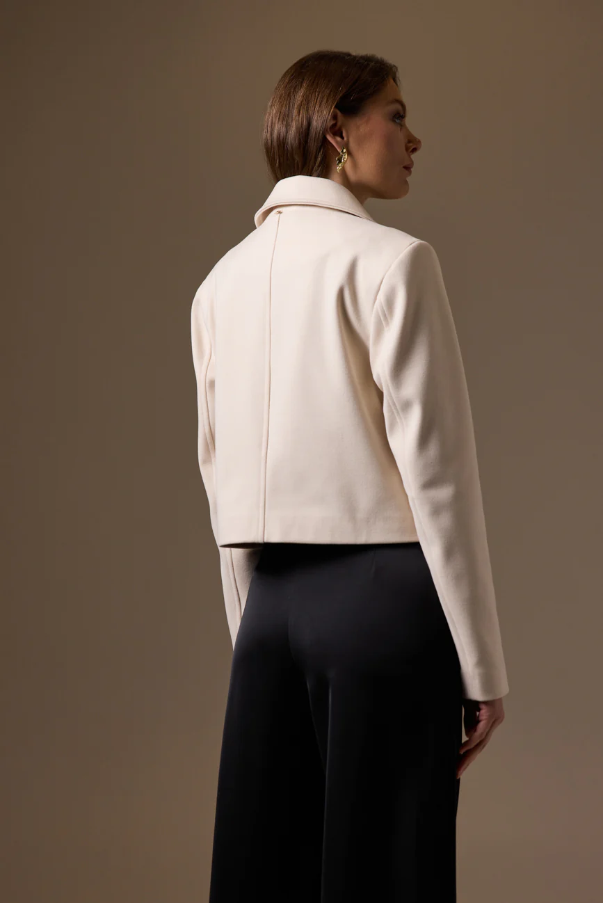 Short pocket front coat