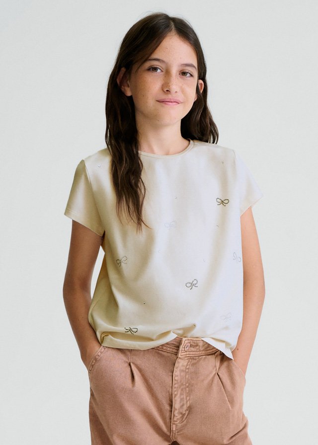 Bow t-shirt girl