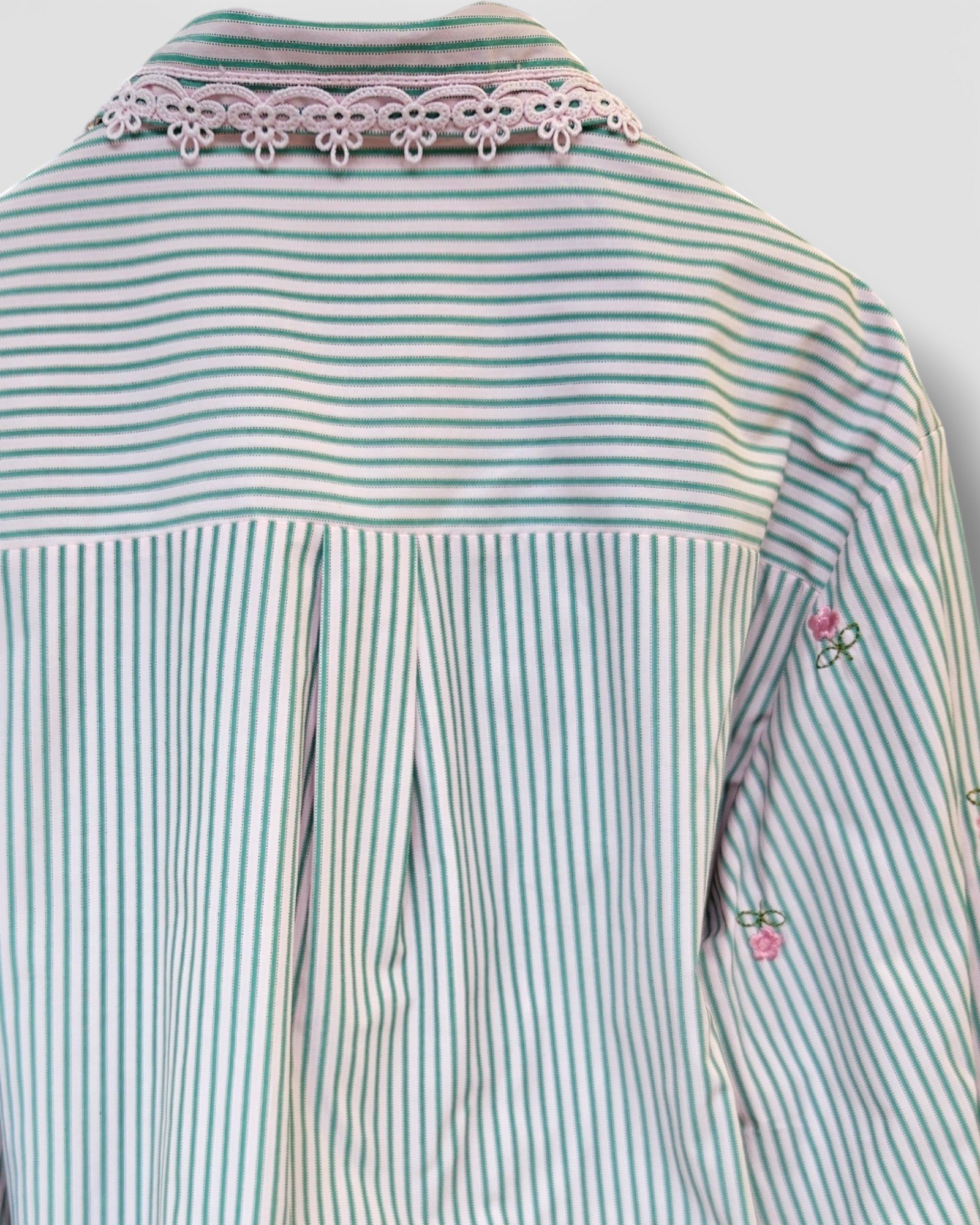 Shirt with stripes