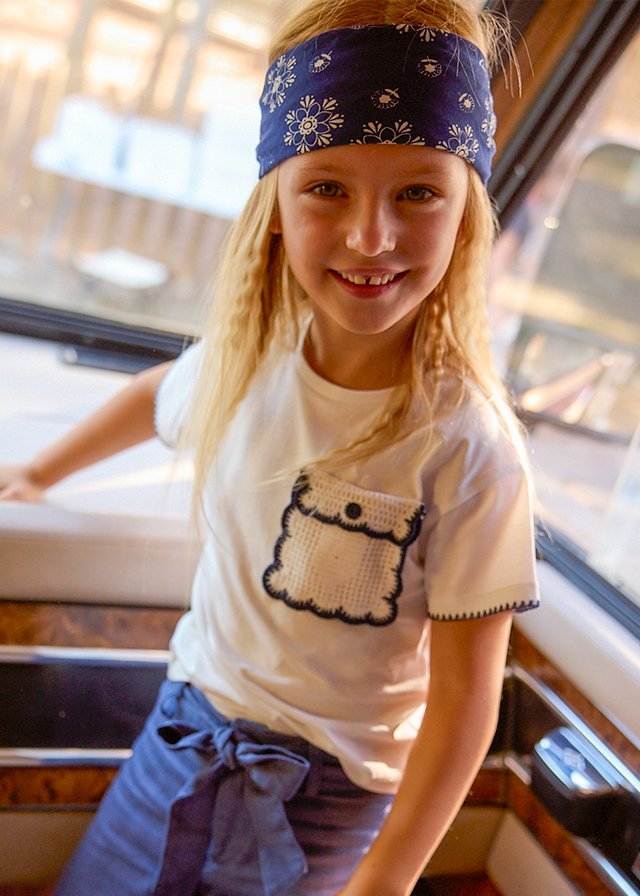 Applique t-shirt girl