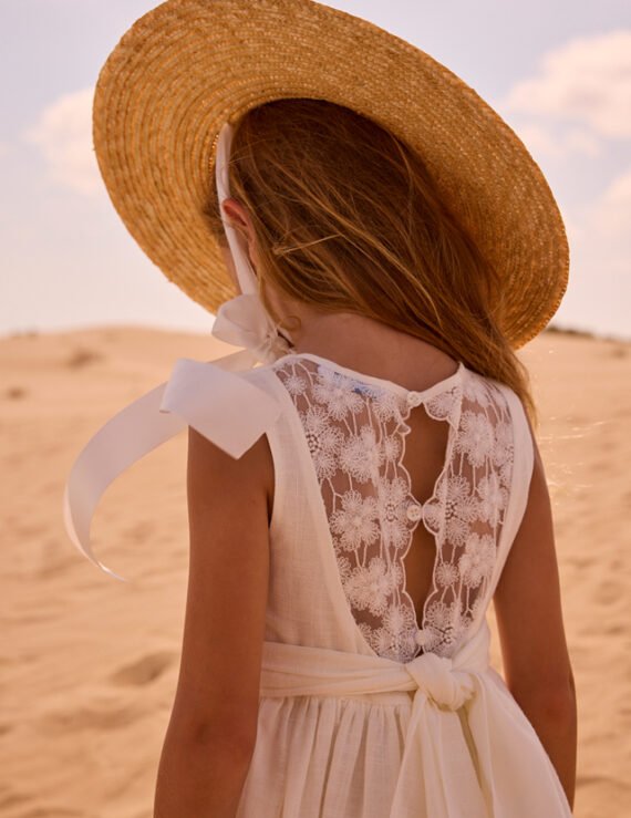 Formal dress with lace details for girls