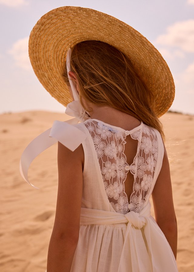 Formal dress with lace details for girls