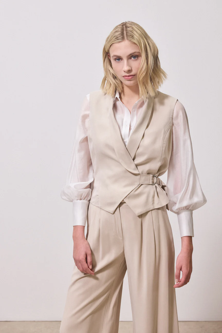 Vest metallic detail