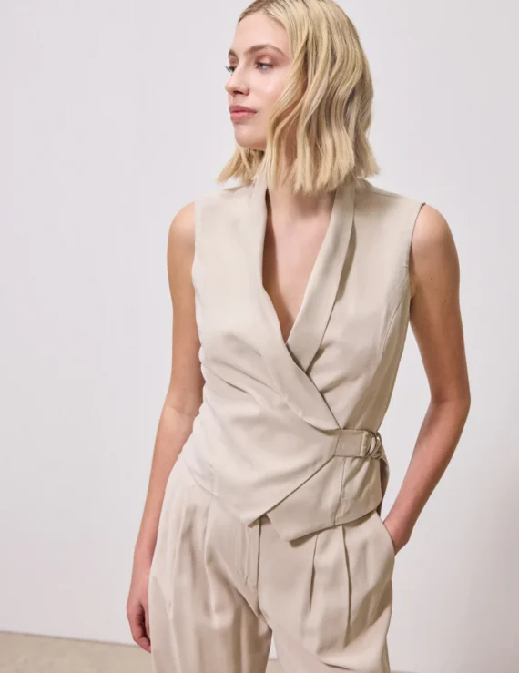 Vest metallic detail