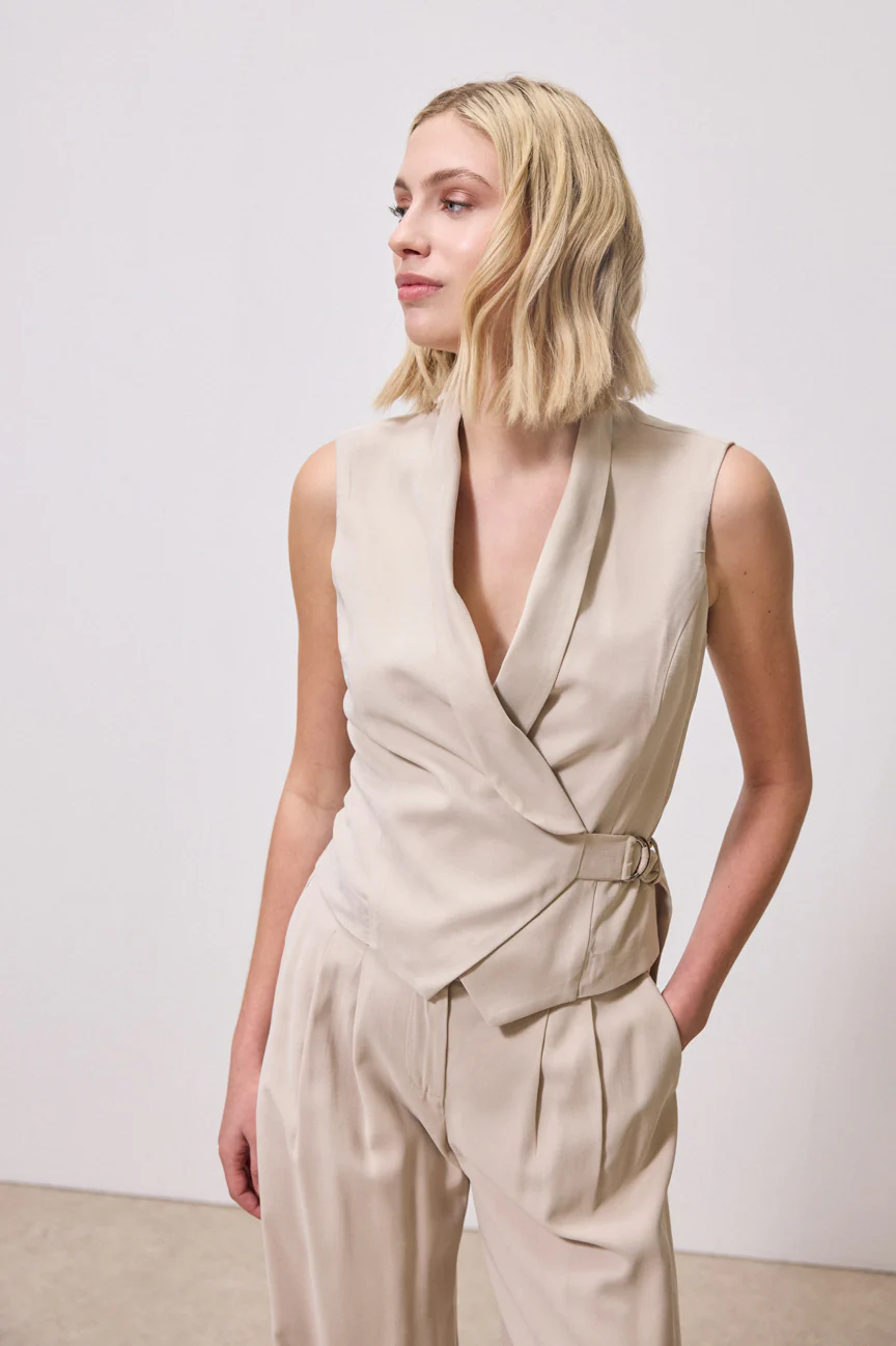 Vest metallic detail