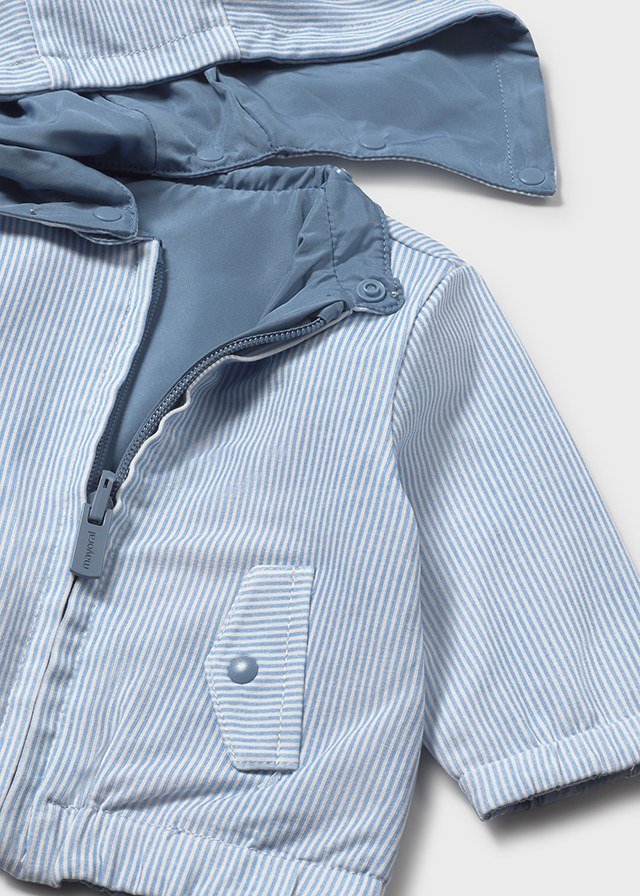 Reversible windbreaker for newborns