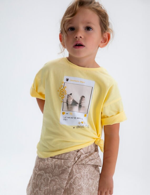 Print t-shirt girl