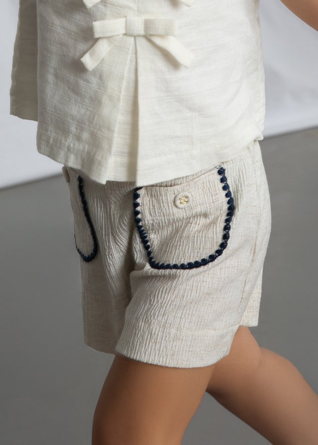 Girls' trousers with pockets