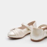 Ceremony pumps girl