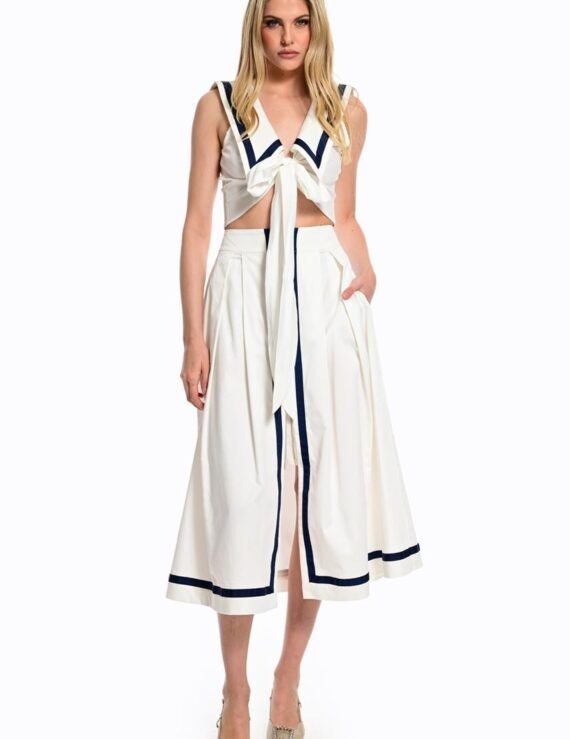 Skirt with front zipper