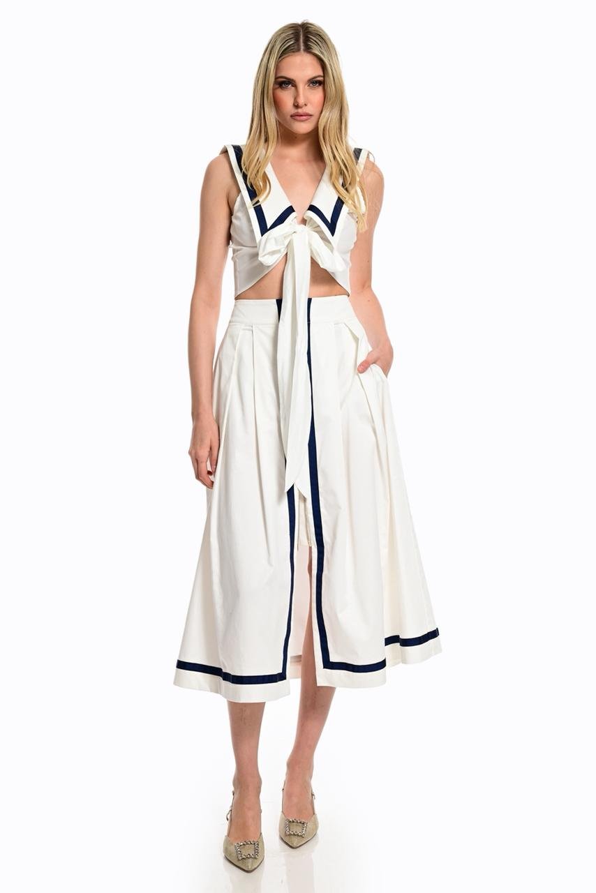 Skirt with front zipper