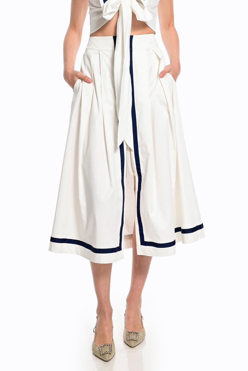 Skirt with front zipper
