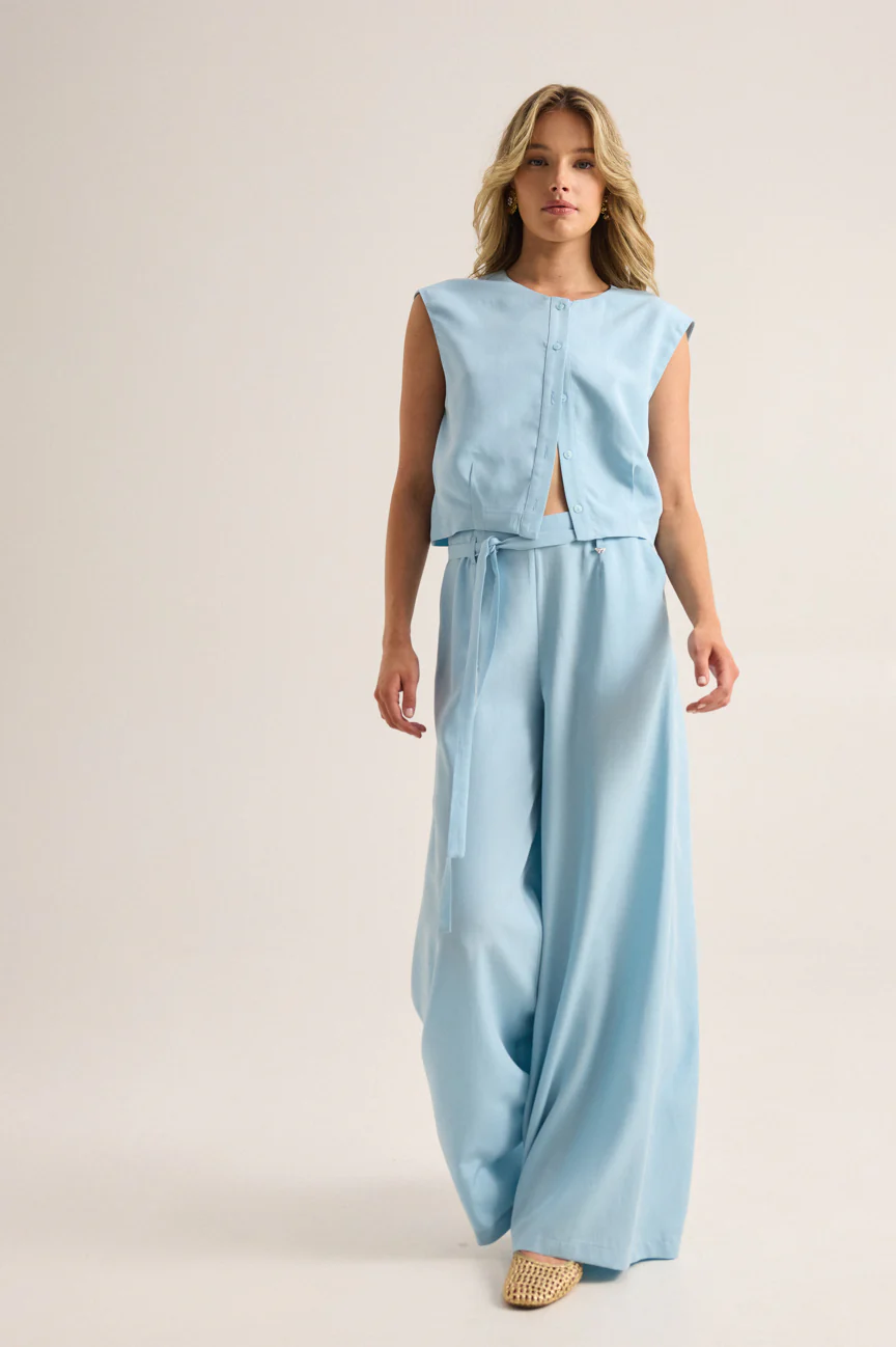 Set with button top