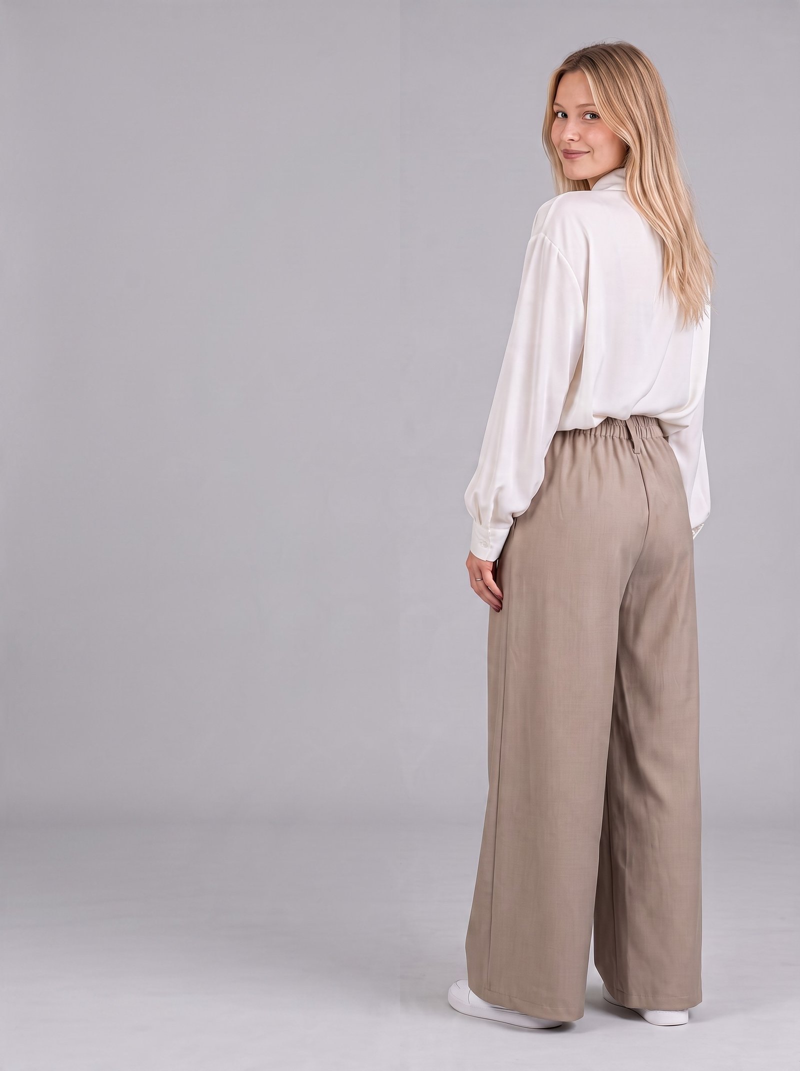 Wide pants buttons front