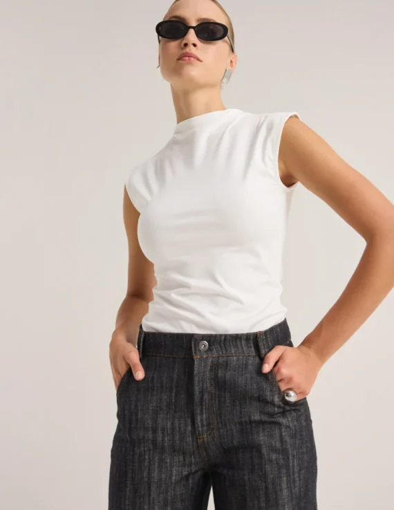 No sleeves top