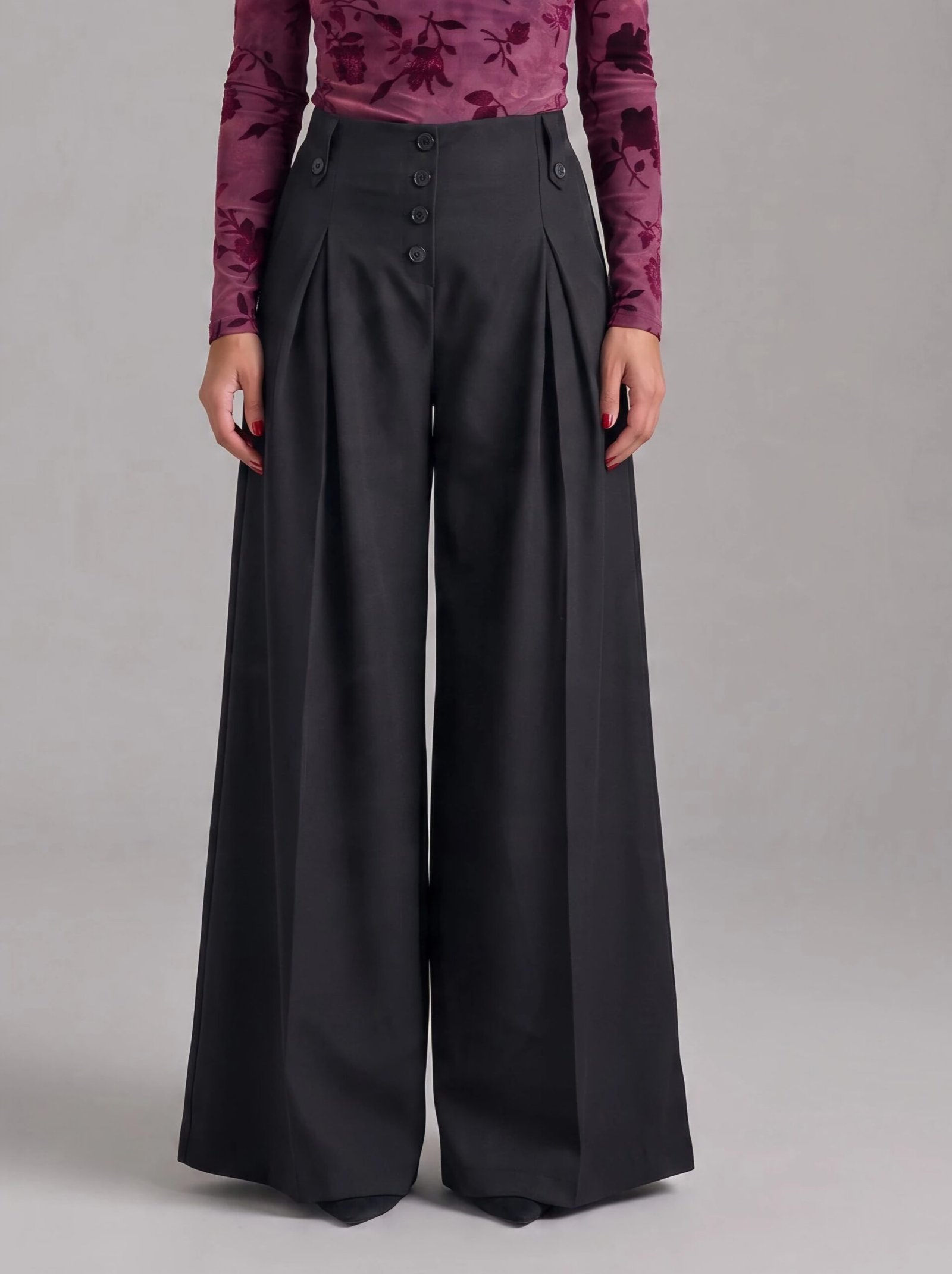 Wide pants buttons front