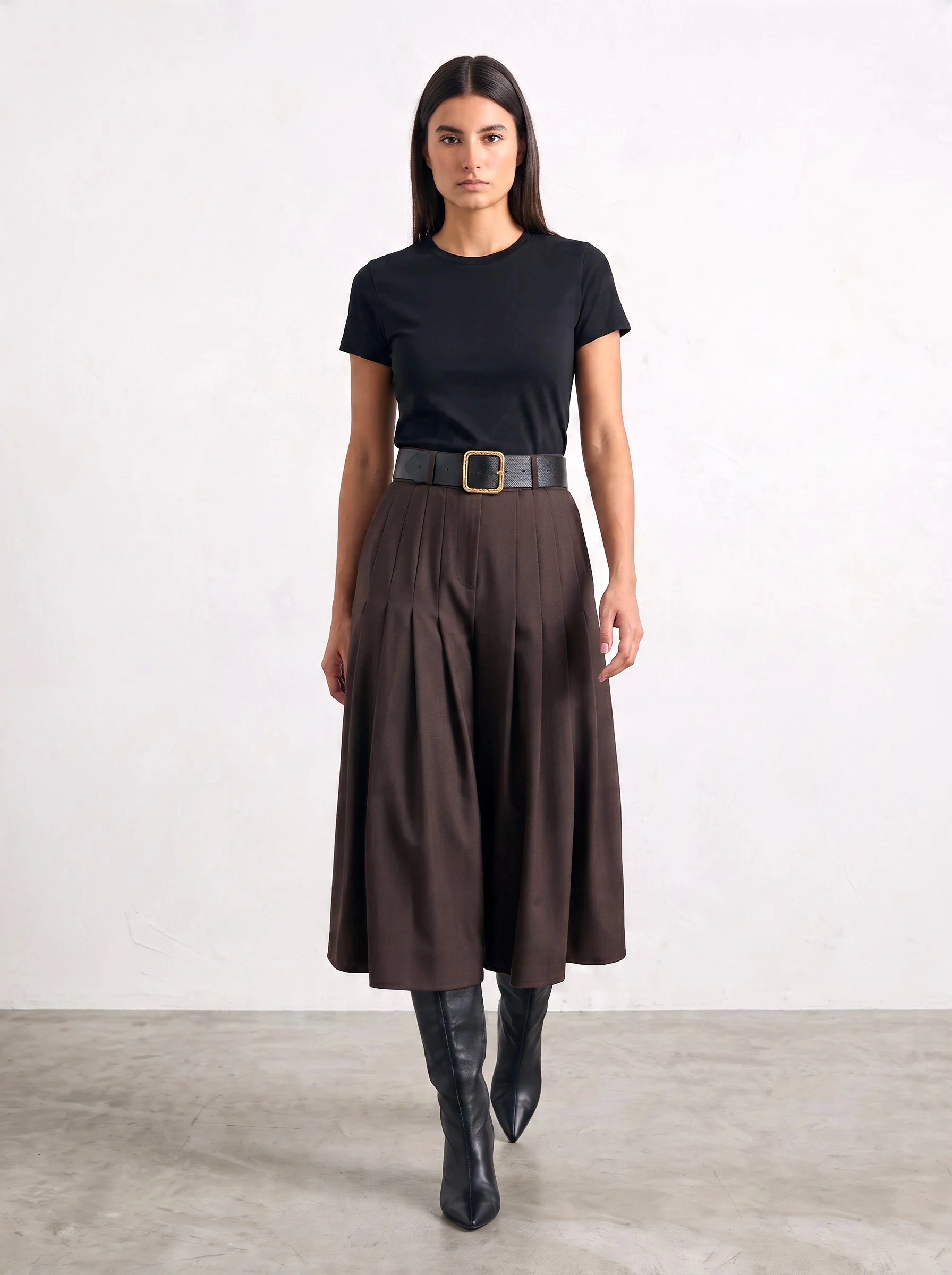 Pleated pants with belt