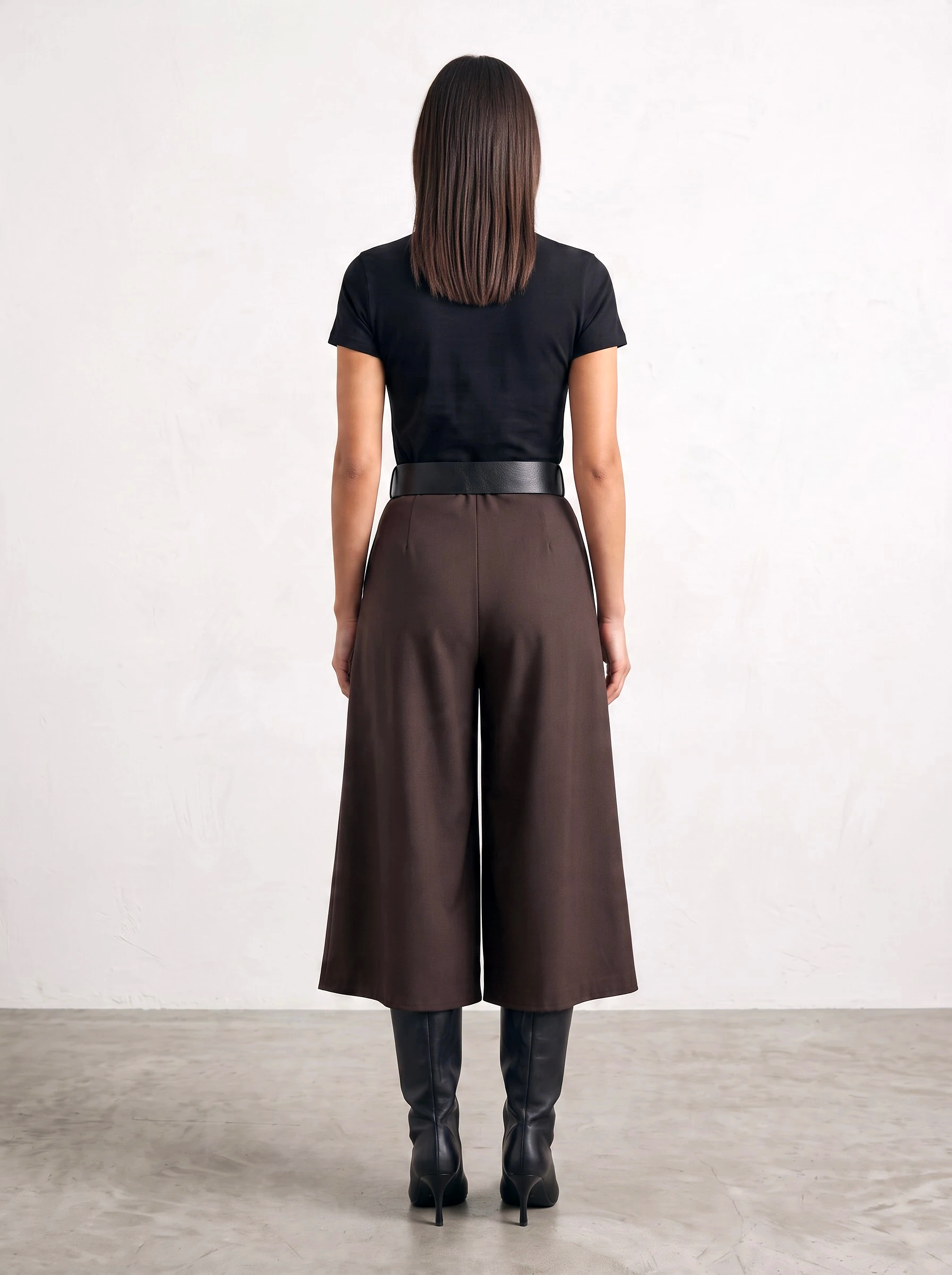 Pleated pants with belt