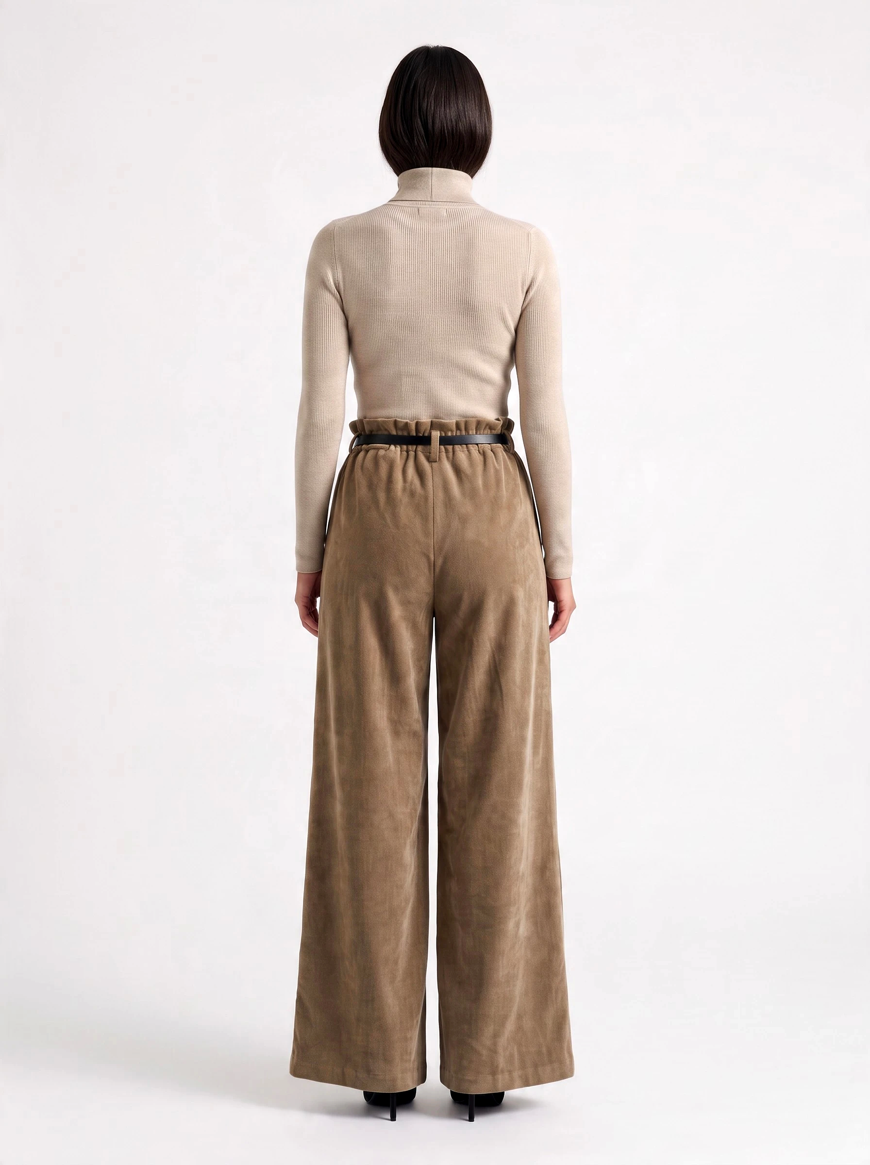 Wide pants with belt