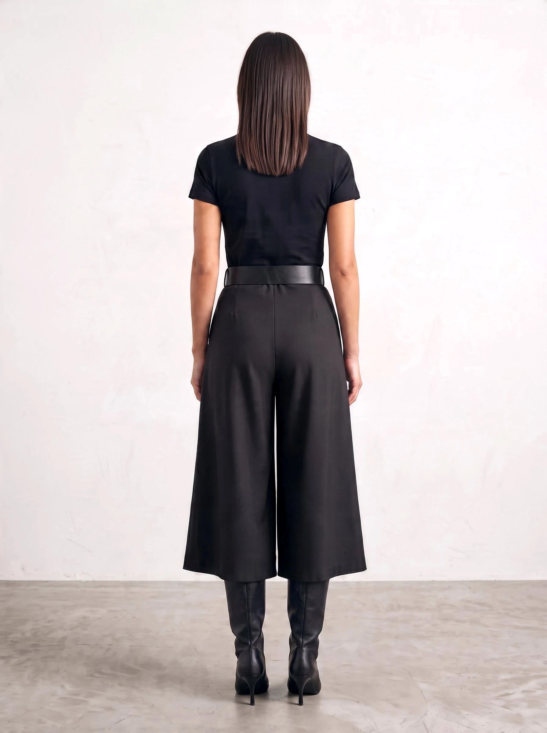 Pleated pants with belt