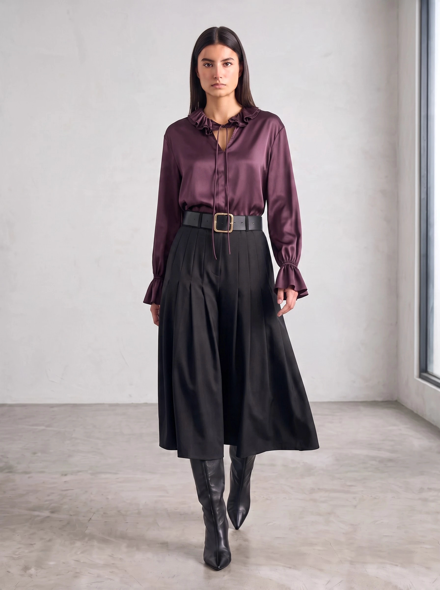 Pleated pants with belt